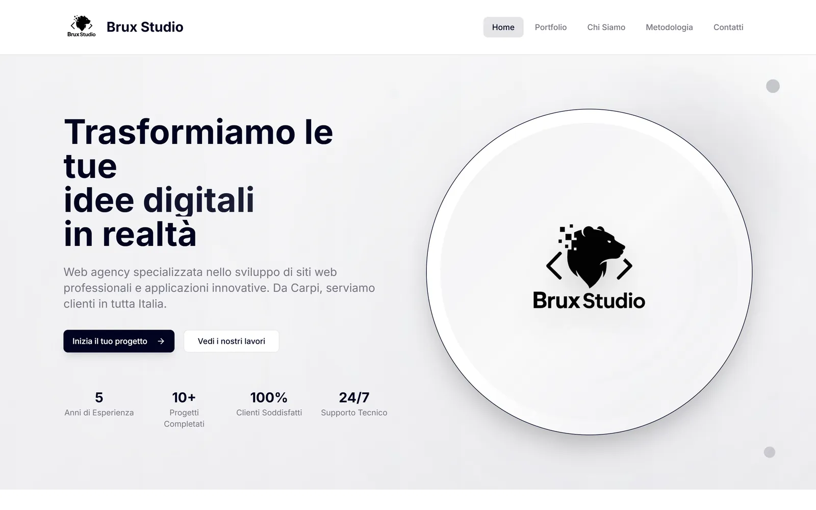 Schermata del vecchio sito Brux Studio: template d'agenzia chiaro con metriche gonfiate